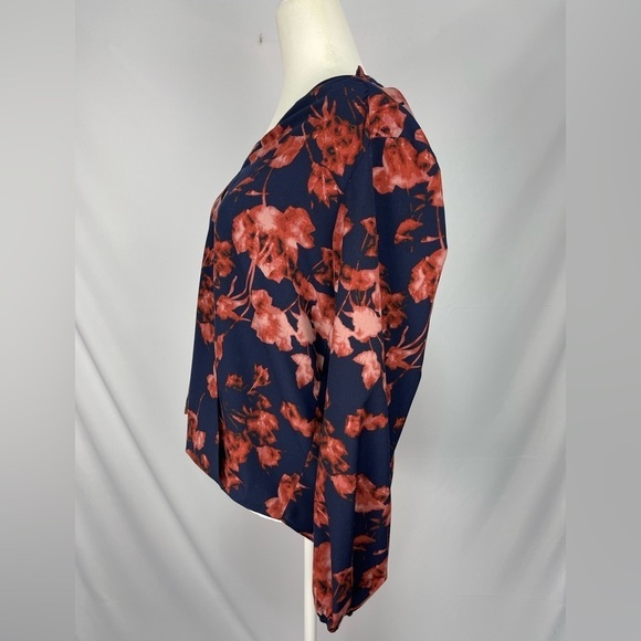 Vince Camuto Navy blue Floral faux wrap V-neck blouse women’s size M - Picture 2 of 13